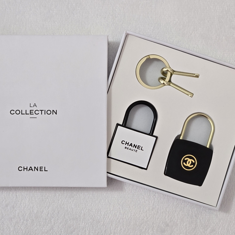 🦋Chanel (LA COLLECTION) Lock and Keys Box Set-Brand New in Box - Picture 6 of 7